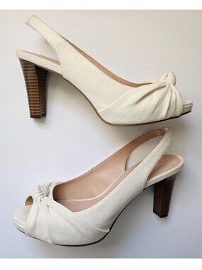 Kelly & Katie Women 8 Delisa knotted Bone Cream White dark wood chunky heels